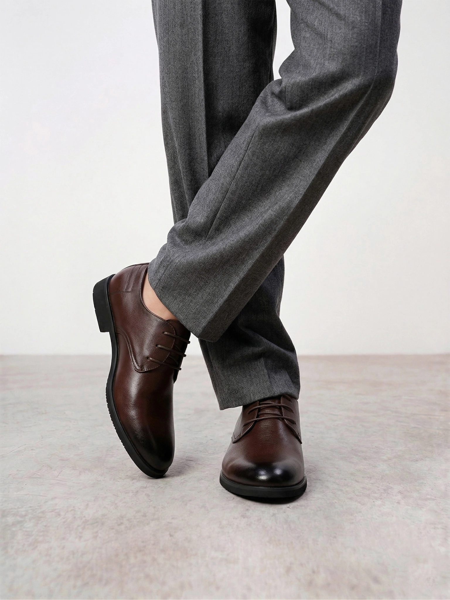 Туфли-дерби коричневого цвета на низком каблуке